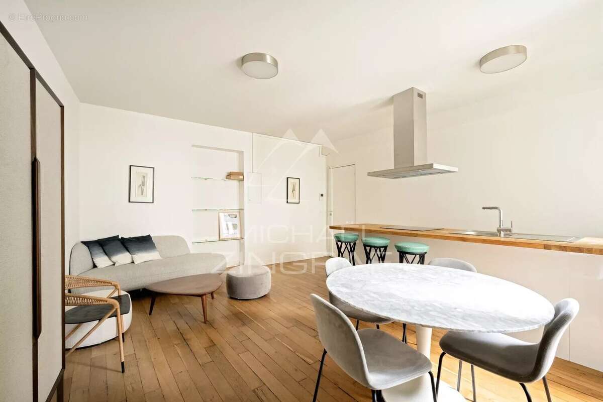 Appartement à PARIS-7E