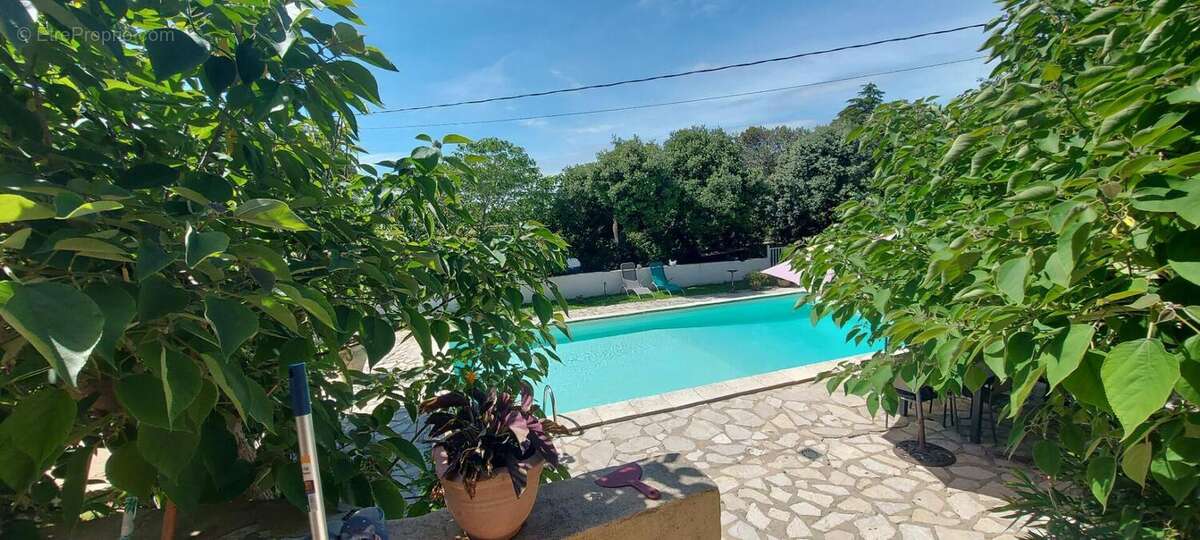 GARD. 30.NIMES. Quartier La Cigale. Belle maison de 119 m2 sur terrain arboré de 1250 m² avec piscine 10 X 6 ? Dépendance ? Capi - photo 11