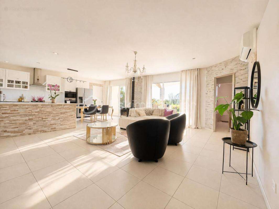 Maison à SAINT-HILAIRE-DE-BRETHMAS