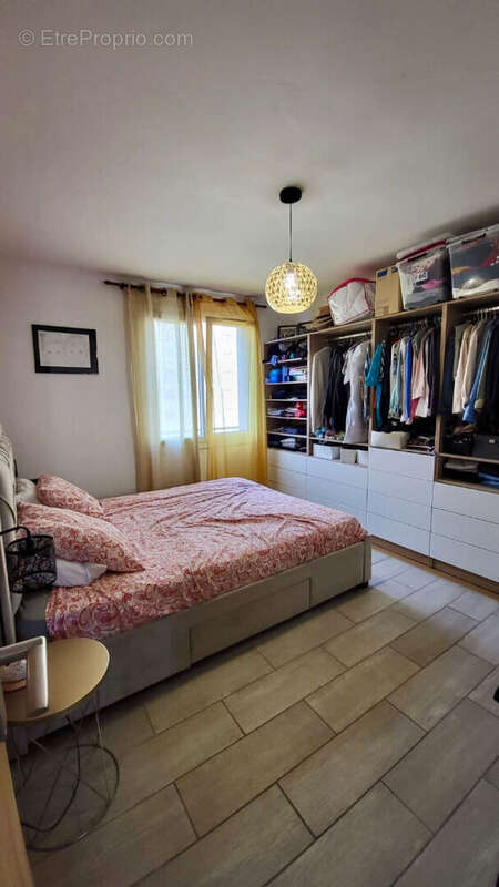 Appartement à MARSEILLE-3E