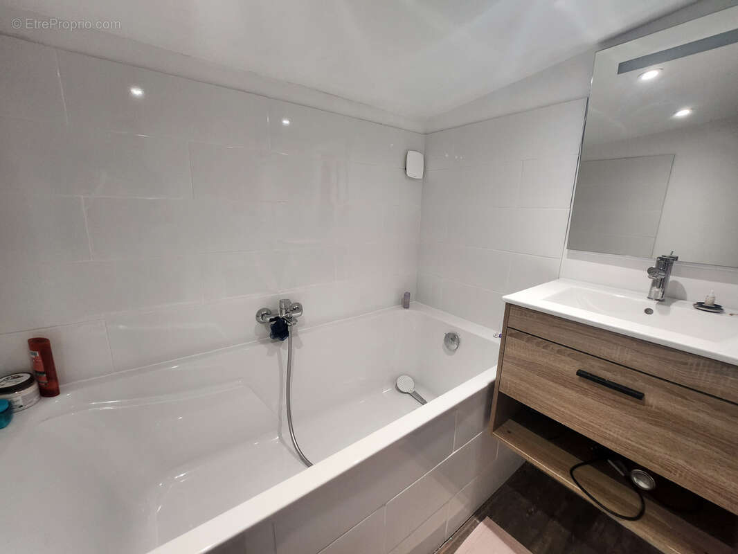 Maison en pierre rénovée avec studio indépendant, piscine et grand garage - photo 18