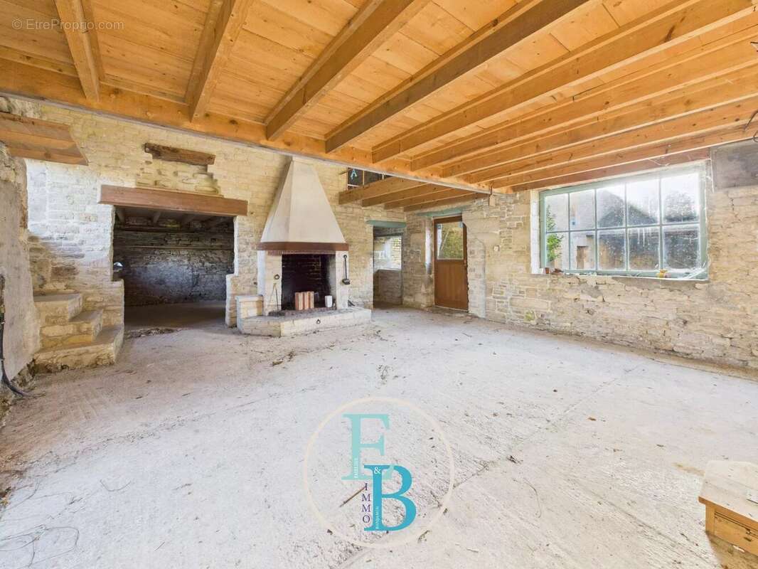 Maison à COLOMBIERS-SUR-SEULLES