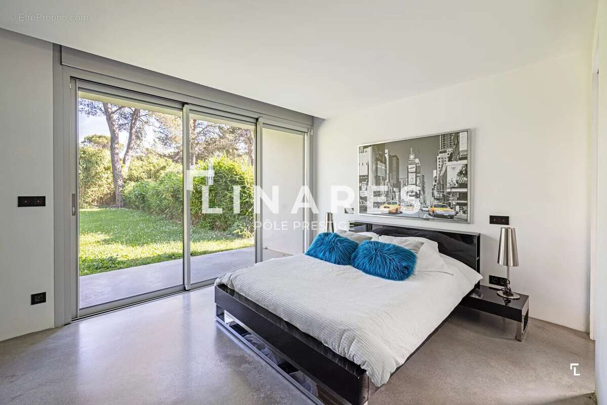 LA CONTEMPORAINE - Villa d’architecte de 529m2  - Vue Sainte-Victoire et prestations d’exception - 13100 - photo 18