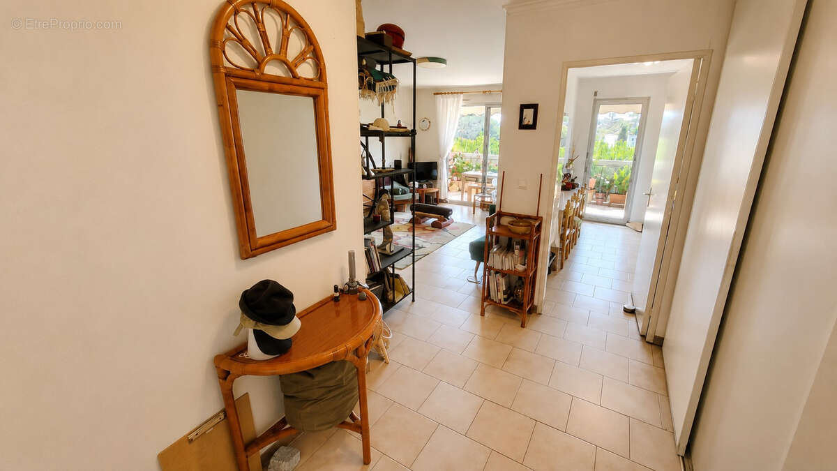 Antibes Combes - Appartement d'angle  3 pièces 65 m2 - Dernier étage - photo 11