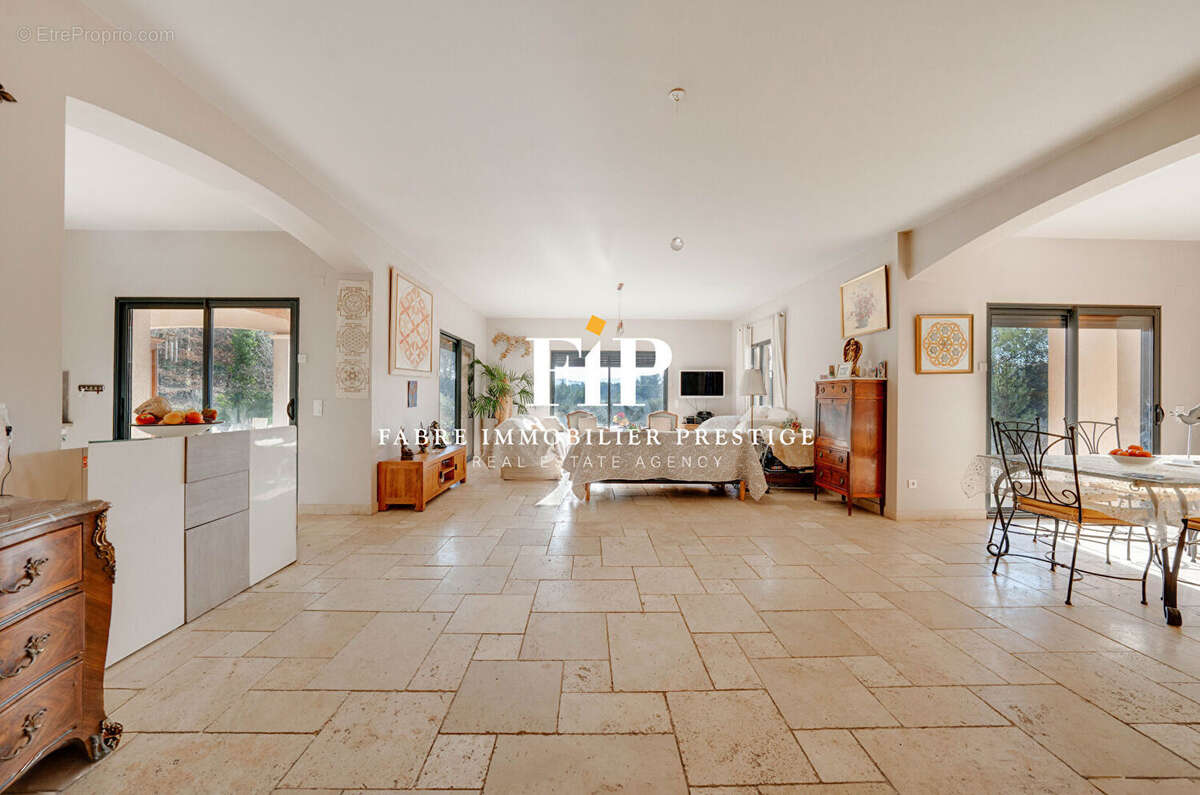 Maison à SAINT-MAXIMIN-LA-SAINTE-BAUME