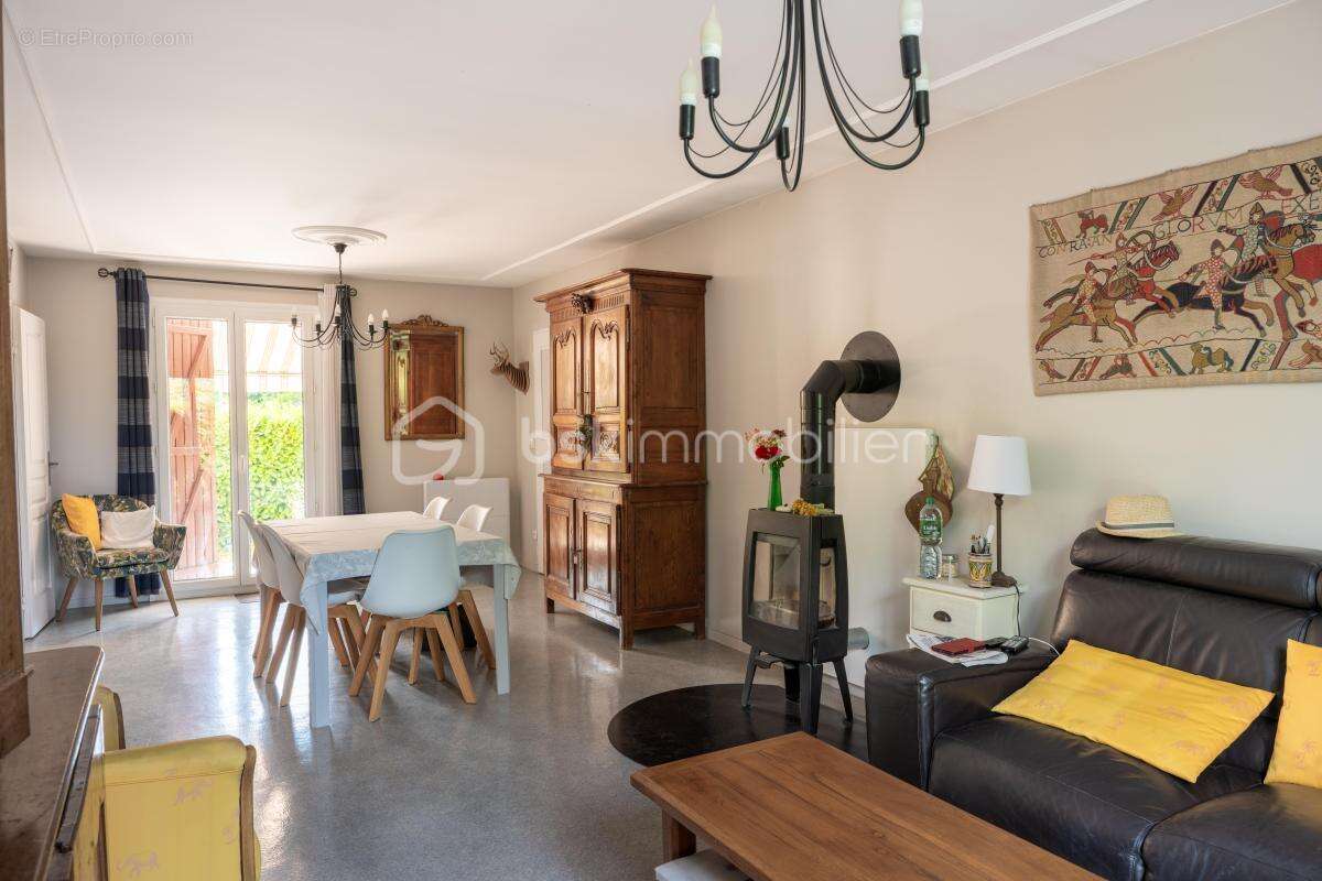 Maison Familiale de 125m² sur les hauteurs de Renage, au calme, dans un cadre verdoyant ! - photo 5