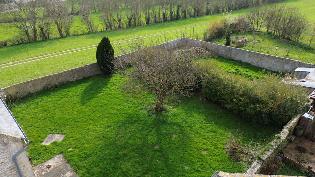 Maison à LONGUES-SUR-MER