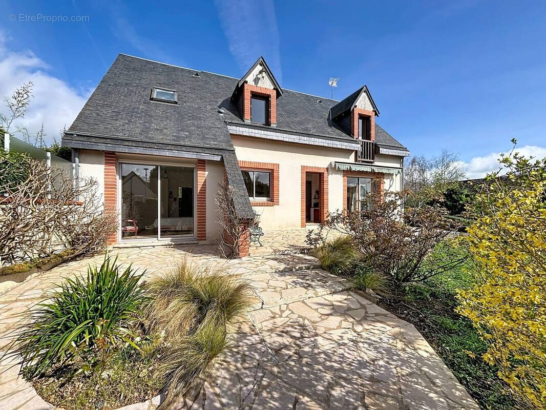 Maison à LA CHAUSSEE-SAINT-VICTOR