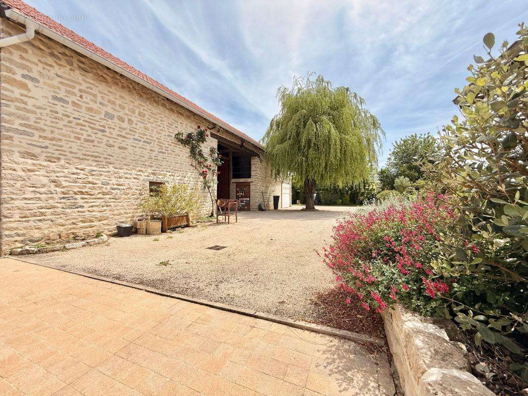Maison à ECHENON