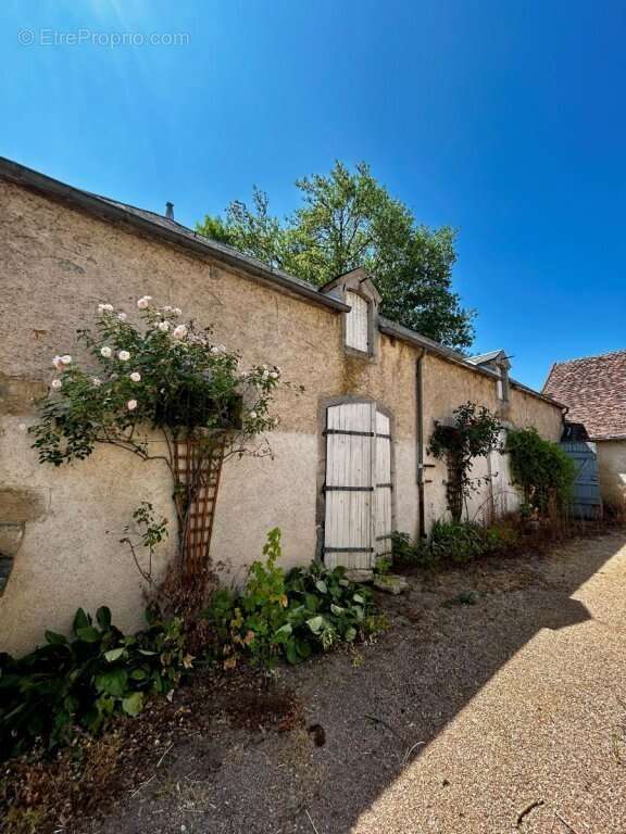 Maison de caractere coeur bazois  face au canal - toutes commodites - cour et dependances - - photo 24