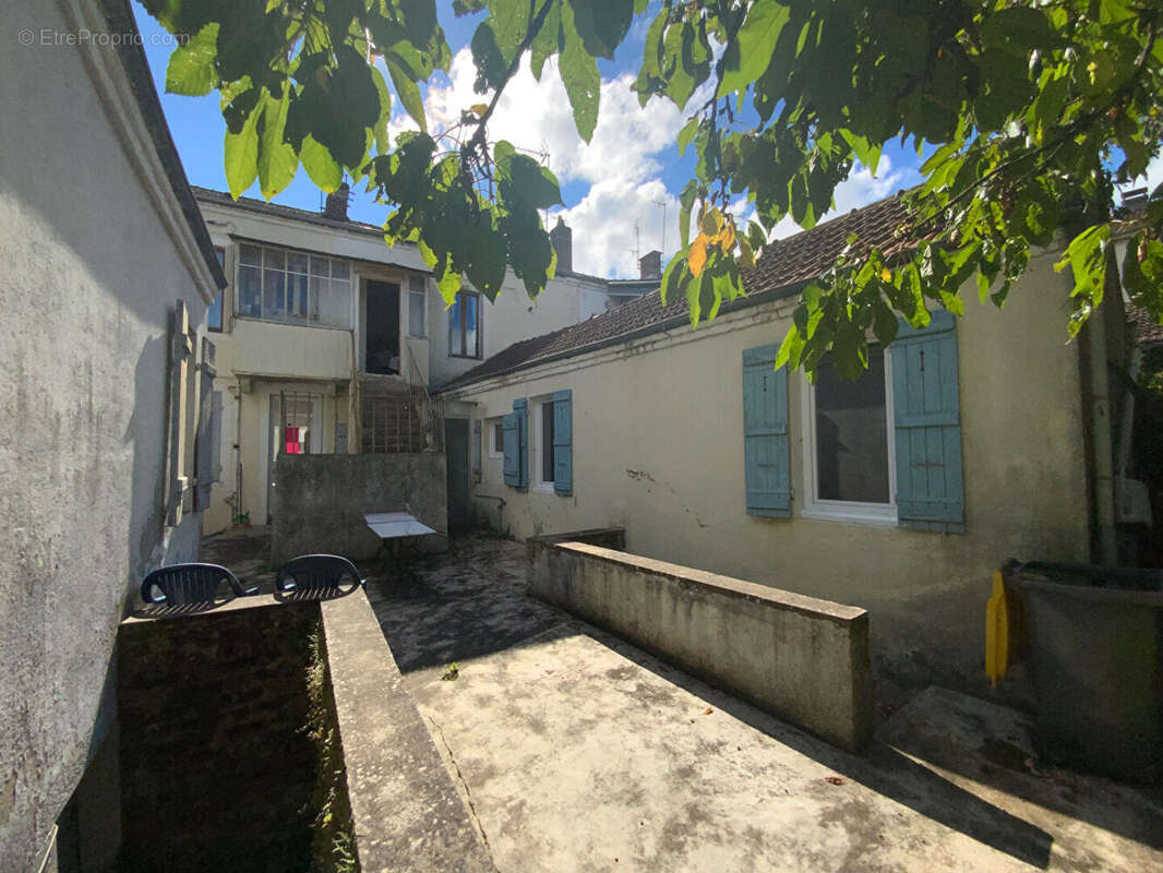 Immeuble de rapport - centre ville - photo 16