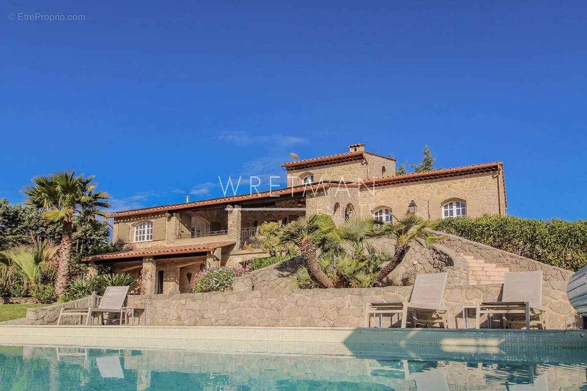 Magnifique villa familiale de 6 chambres, belle piscine et pool house, vues panoramiques à couper le souffle - Peyminade - photo 27