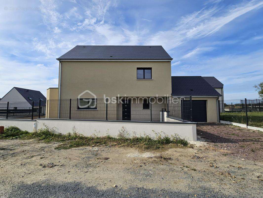 Maison à LONGUES-SUR-MER