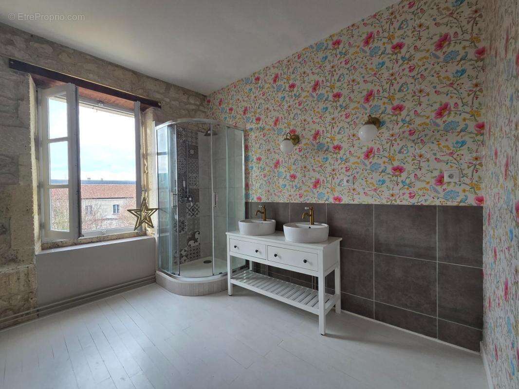 Appartement à SAINT-JEAN-D&#039;ANGELY