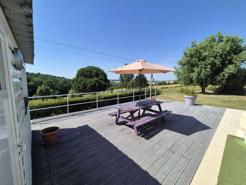 3,4 has, dépendance sécurisée de 320 m², maison plain-pied plus sous-sol, et vue dominante aux portes d'Agen - photo 4