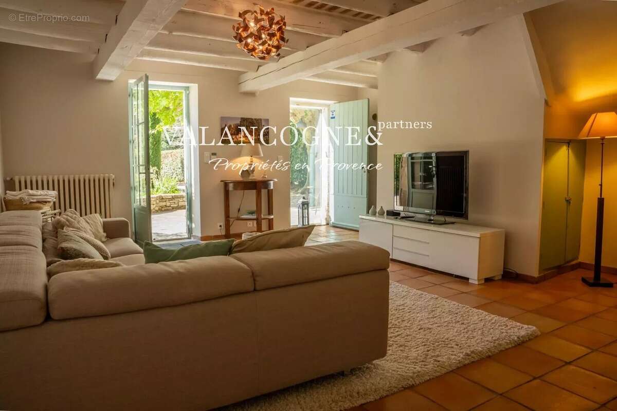 Mas Provençal de Charme avec Piscine et Tennis à Vendre - photo 14