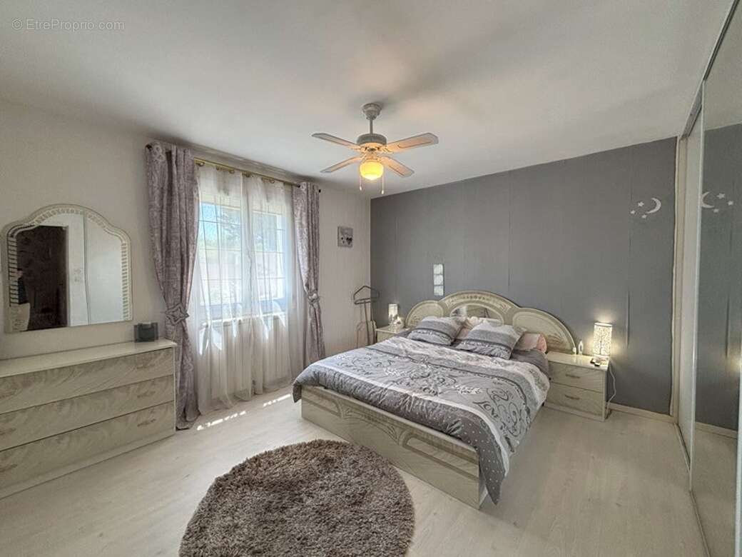 Maison à SAINT-ETIENNE-DE-FONTBELLON