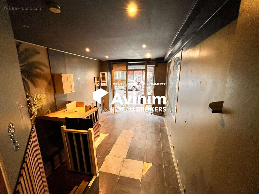 Commerce à PARIS-9E