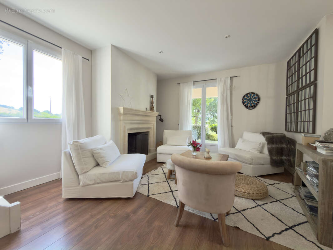 Maison contemporaine avec piscine et jardin - photo 8