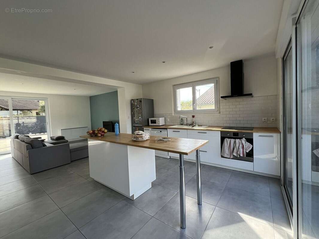 Spacieuse maison familiale avec fort potentiel - Quartier calme de Caussade - photo 2