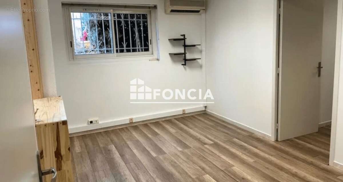 Commerce à CARQUEIRANNE