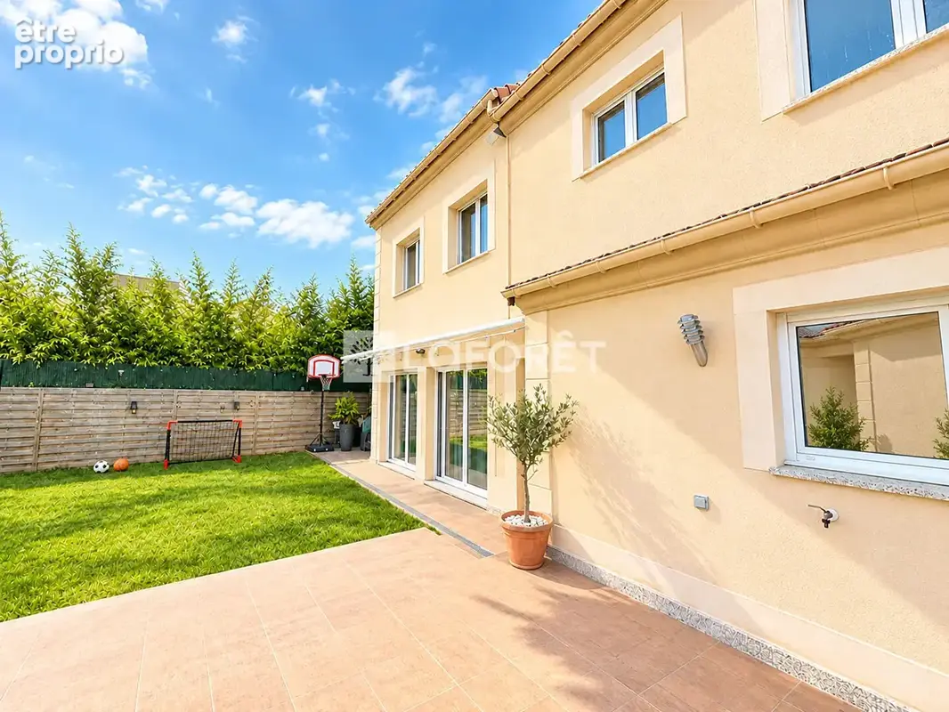 Photo Maison à Le Perreux-Sur-Marne au prix de 680 000€