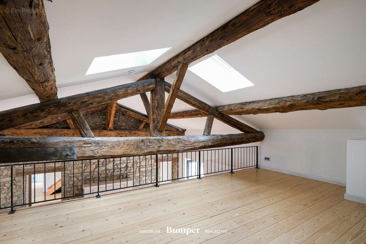 Maison à SAINT-GENIS-LAVAL