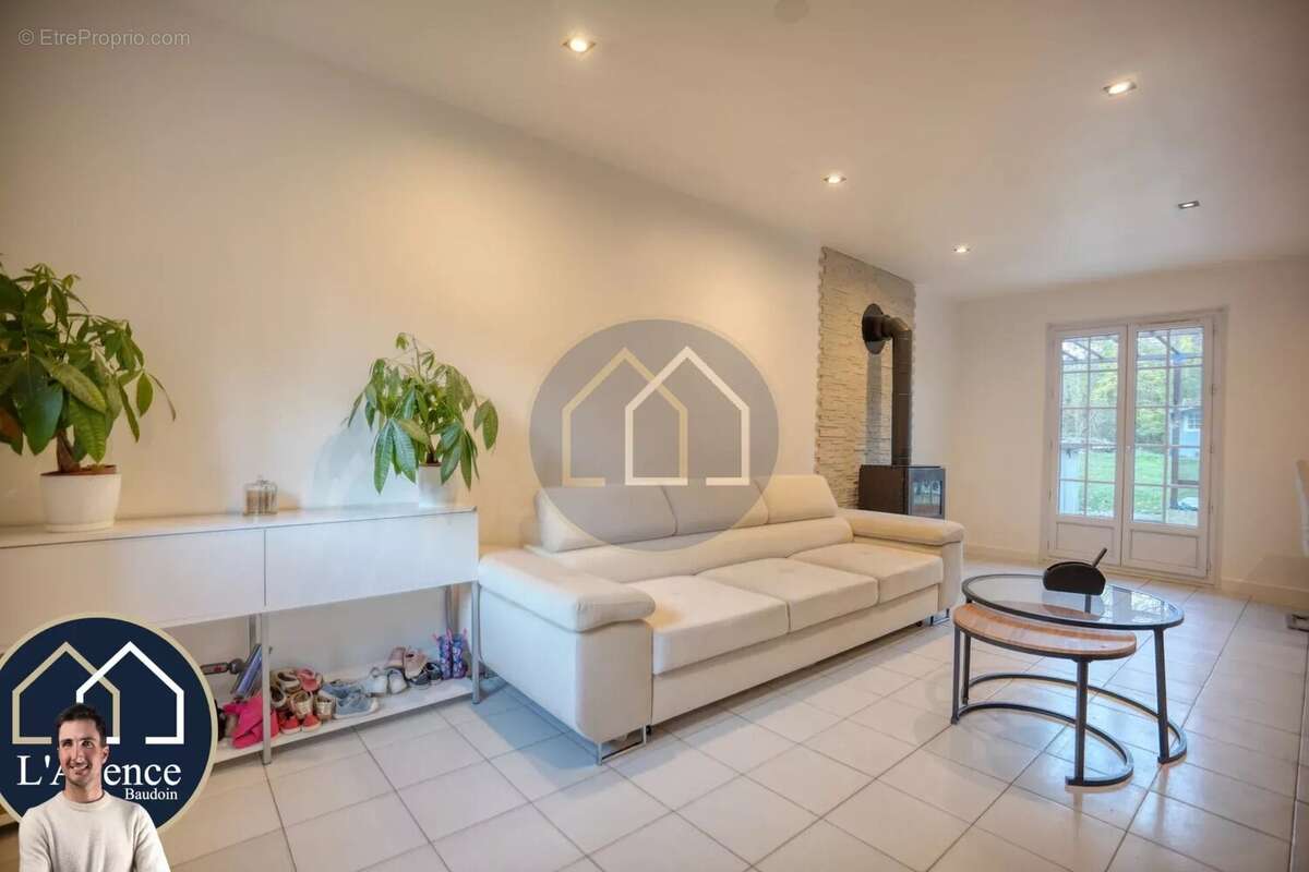 Maison à MONDONVILLE-SAINT-JEAN