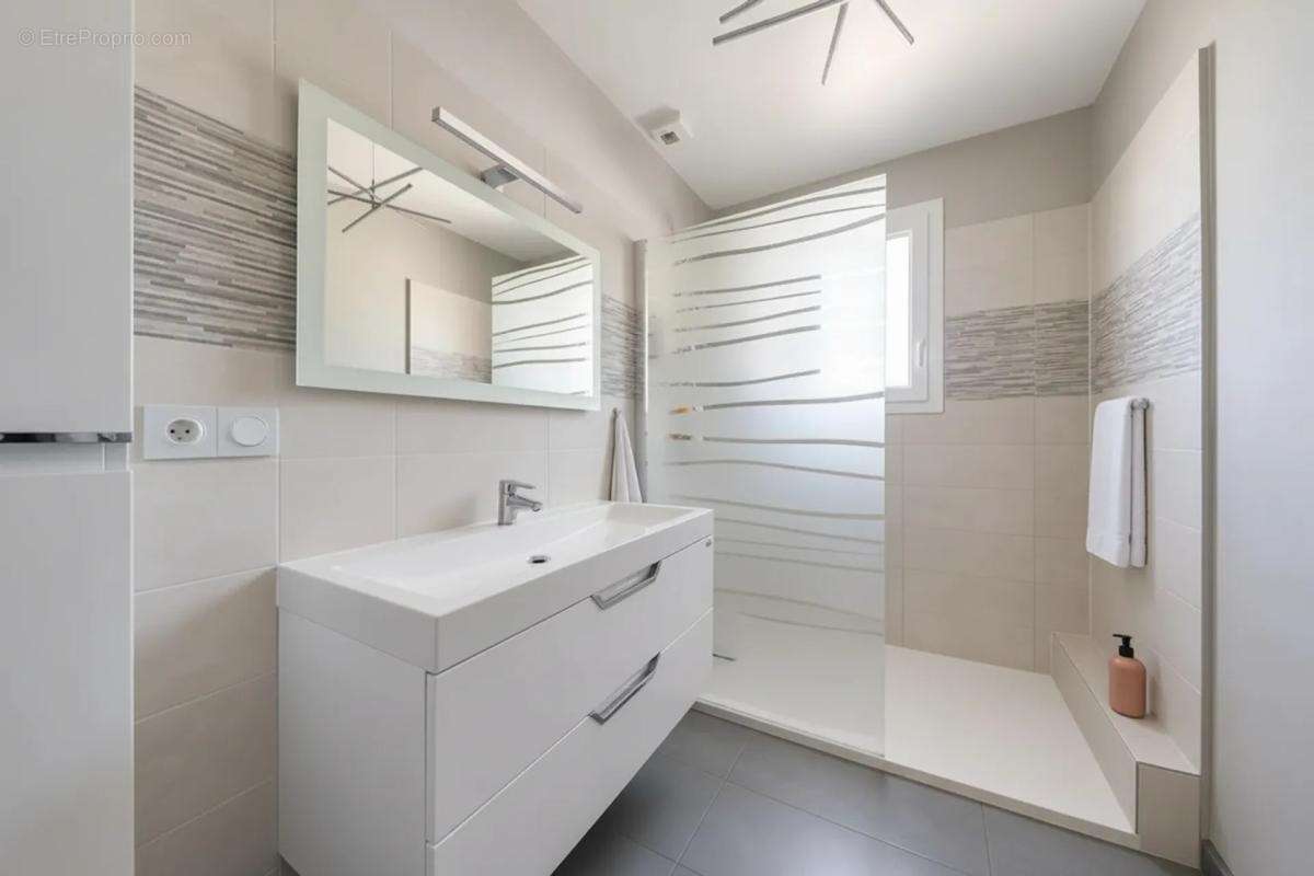 Maison plain-pied 5 pièces 114m² avec piscine - photo 7