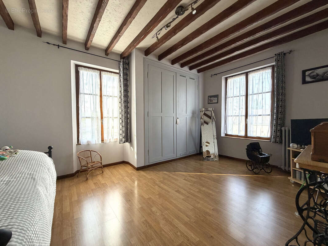 Maison à CONDE-SAINTE-LIBIAIRE