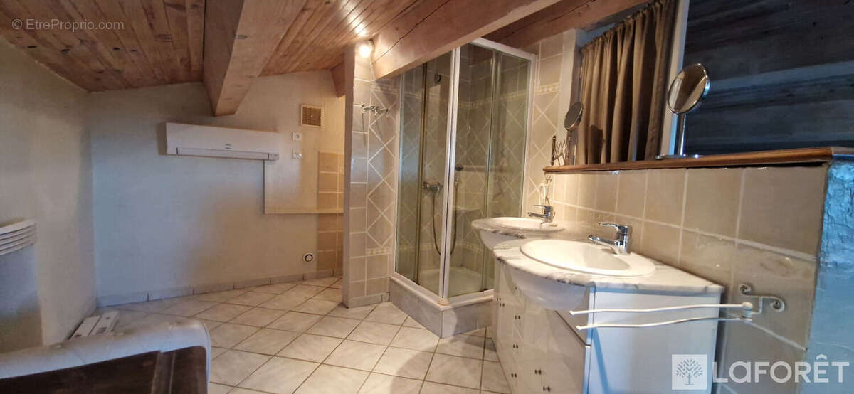 Maison à SAINT-MITRE-LES-REMPARTS