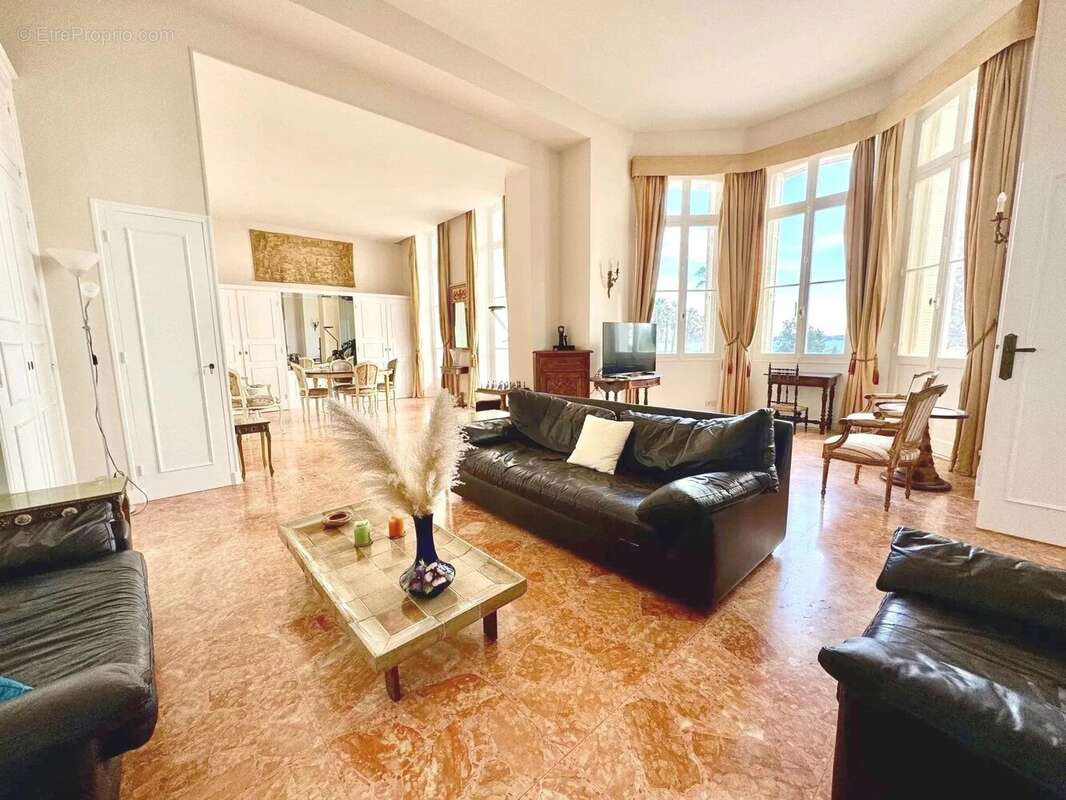 Appartement à VALLAURIS