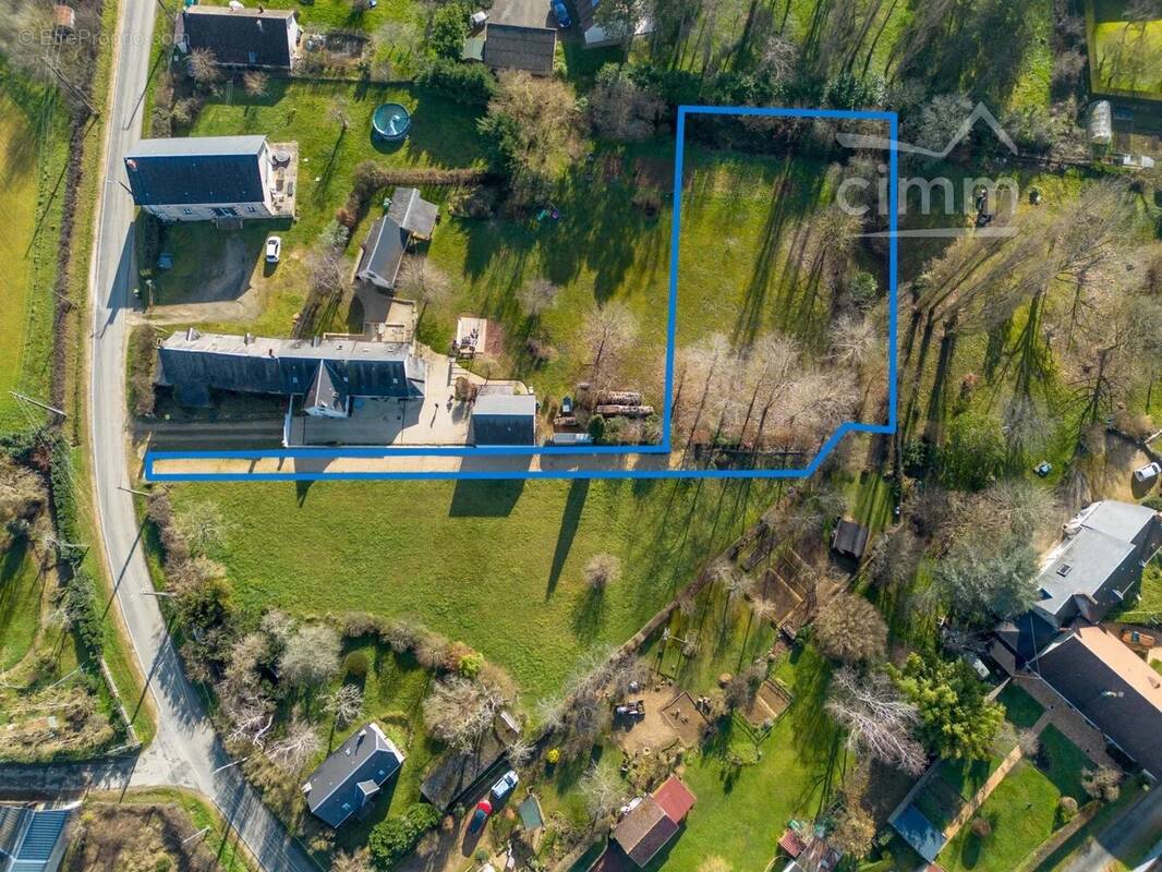 Terrain à SAINT-ELOY-DE-GY