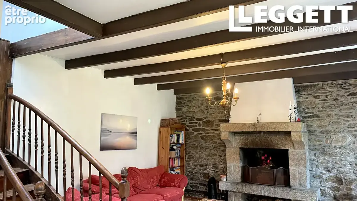 Charmante maison en pierre avec trois chambres, garage, bois et petit hangar. Sur un terrain de 3 380 m² - photo 5