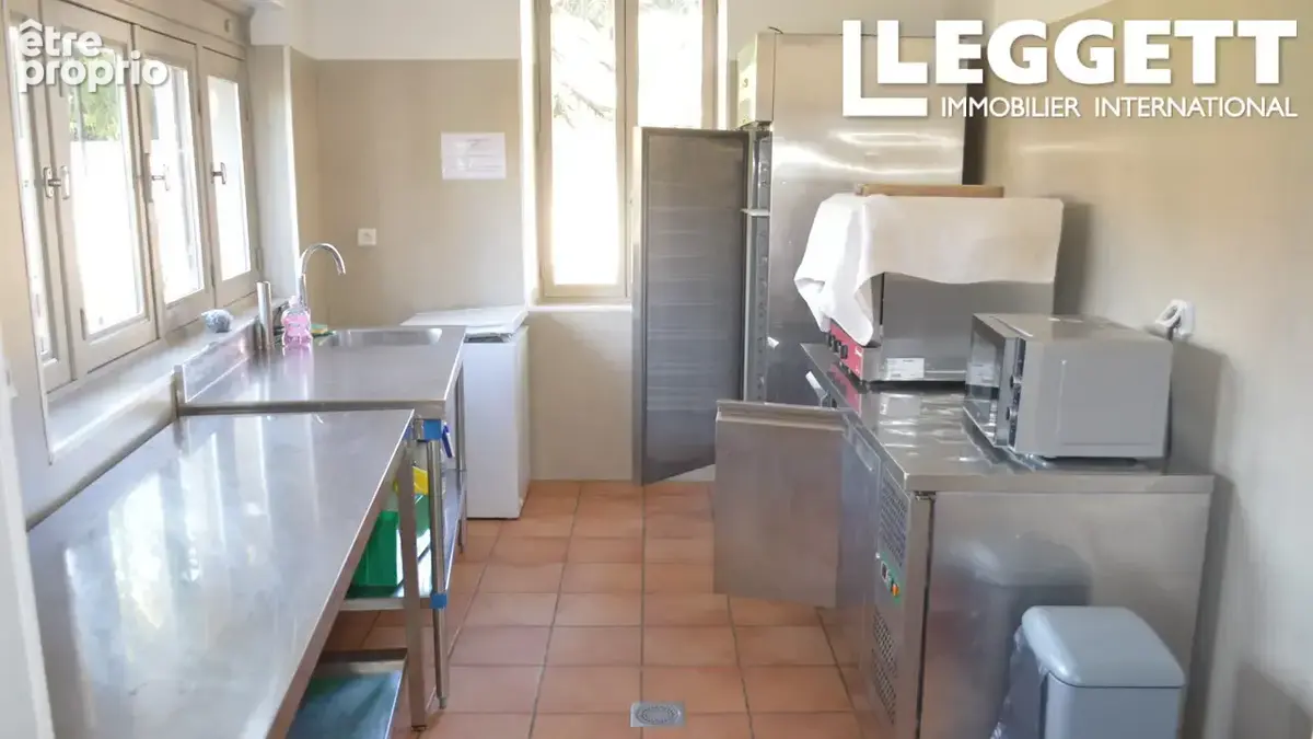 Bien pour projet événementiel. Ensemble immobilier comprenant une salle de réception et un studio attenant - photo 7