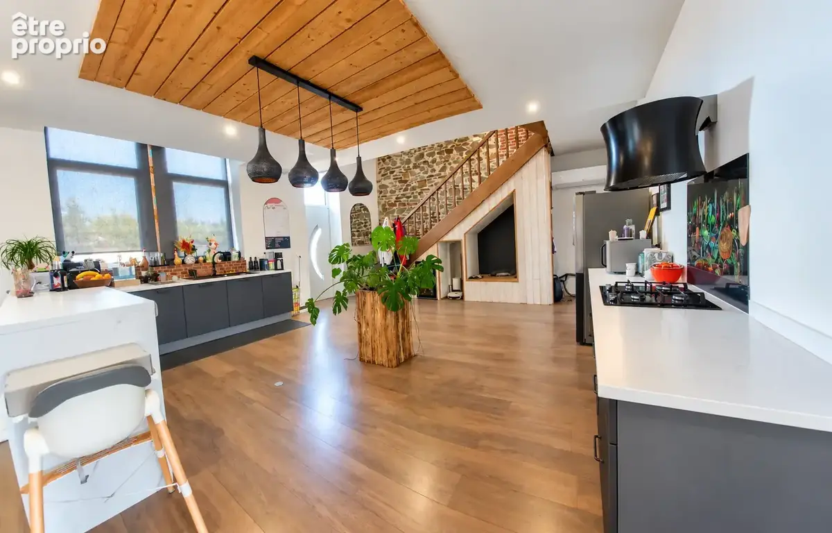 Maison en pierres rénovée de 195m2 - 8 pièces - Forges la Forêt - photo 3