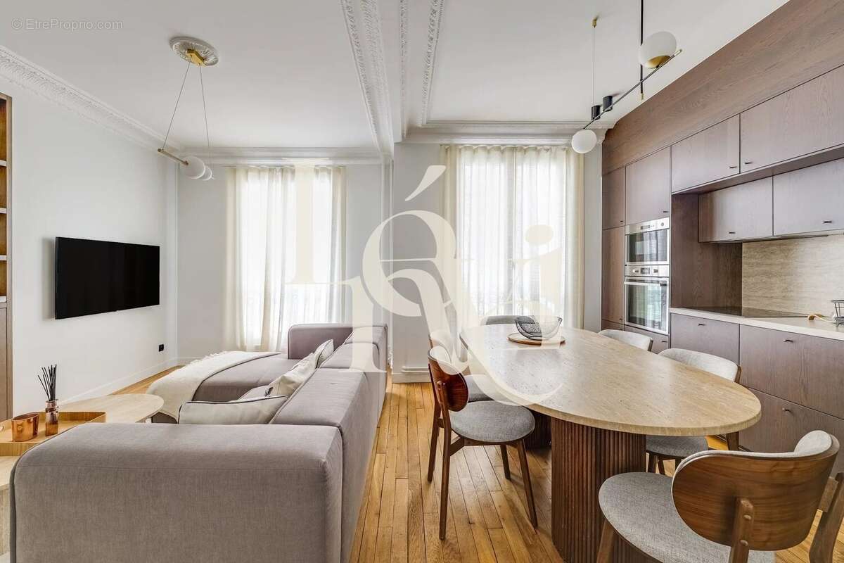 Appartement à PARIS-16E