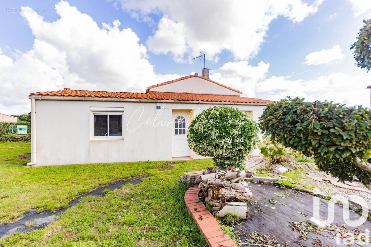 Photo 1 - Maison à CHATEAU-GUIBERT