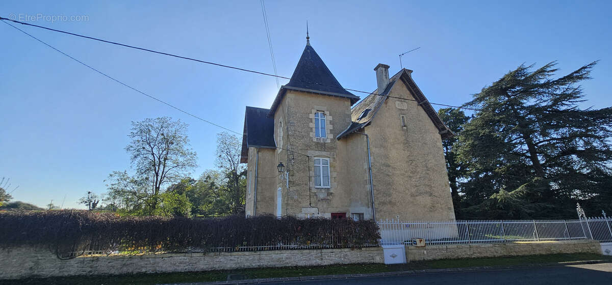 Maison à PLEUVILLE