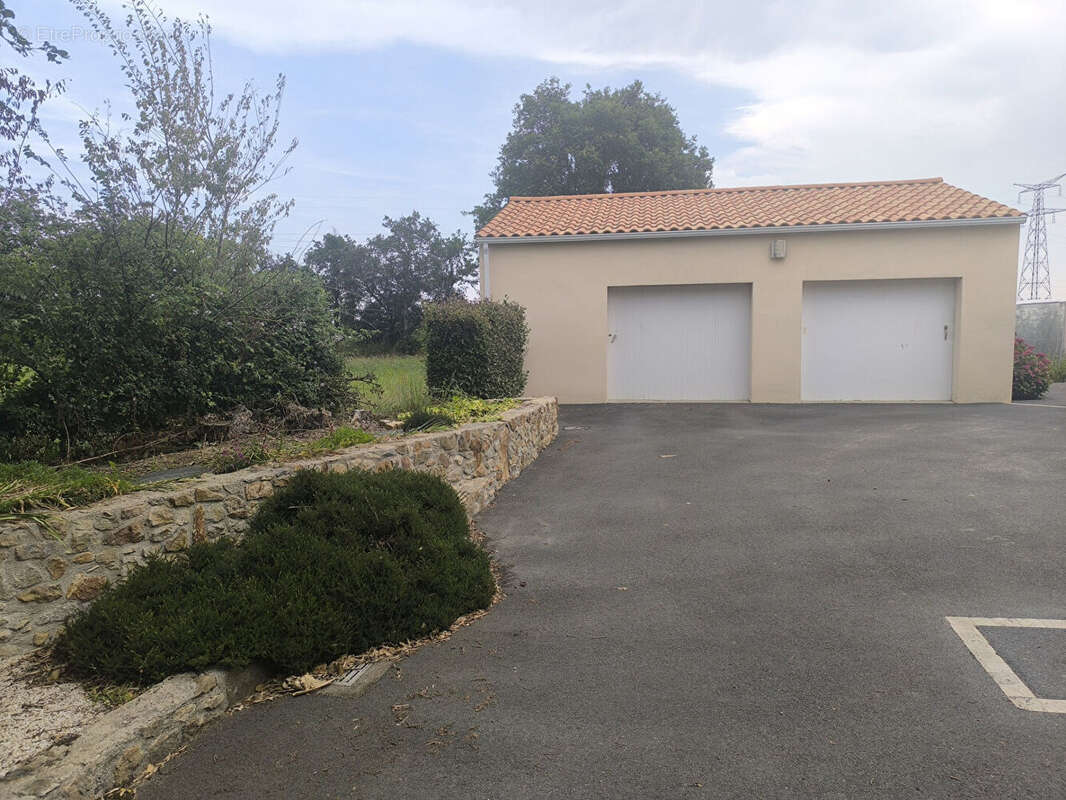 Maison à COMMEQUIERS