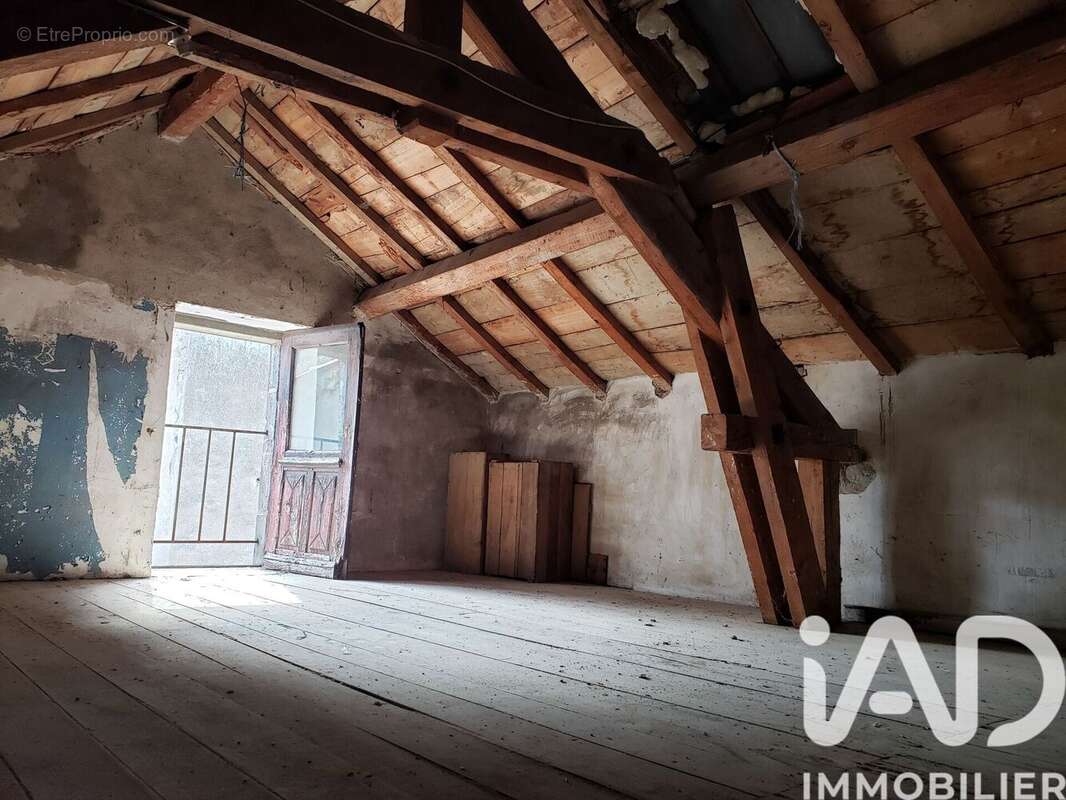 Maison 50 m² à Saint-Floret  - photo 5