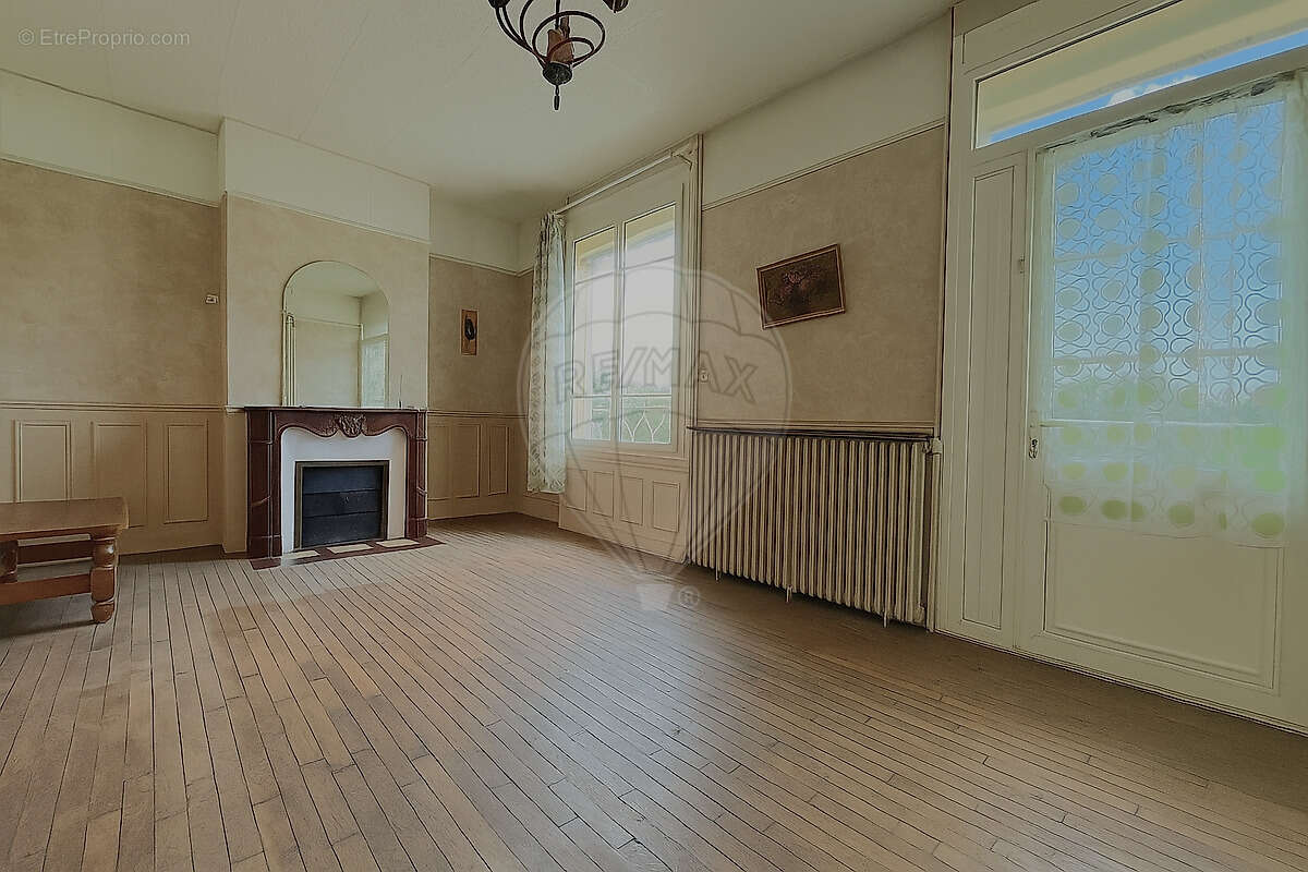 Maison à ESTREES-SAINT-DENIS