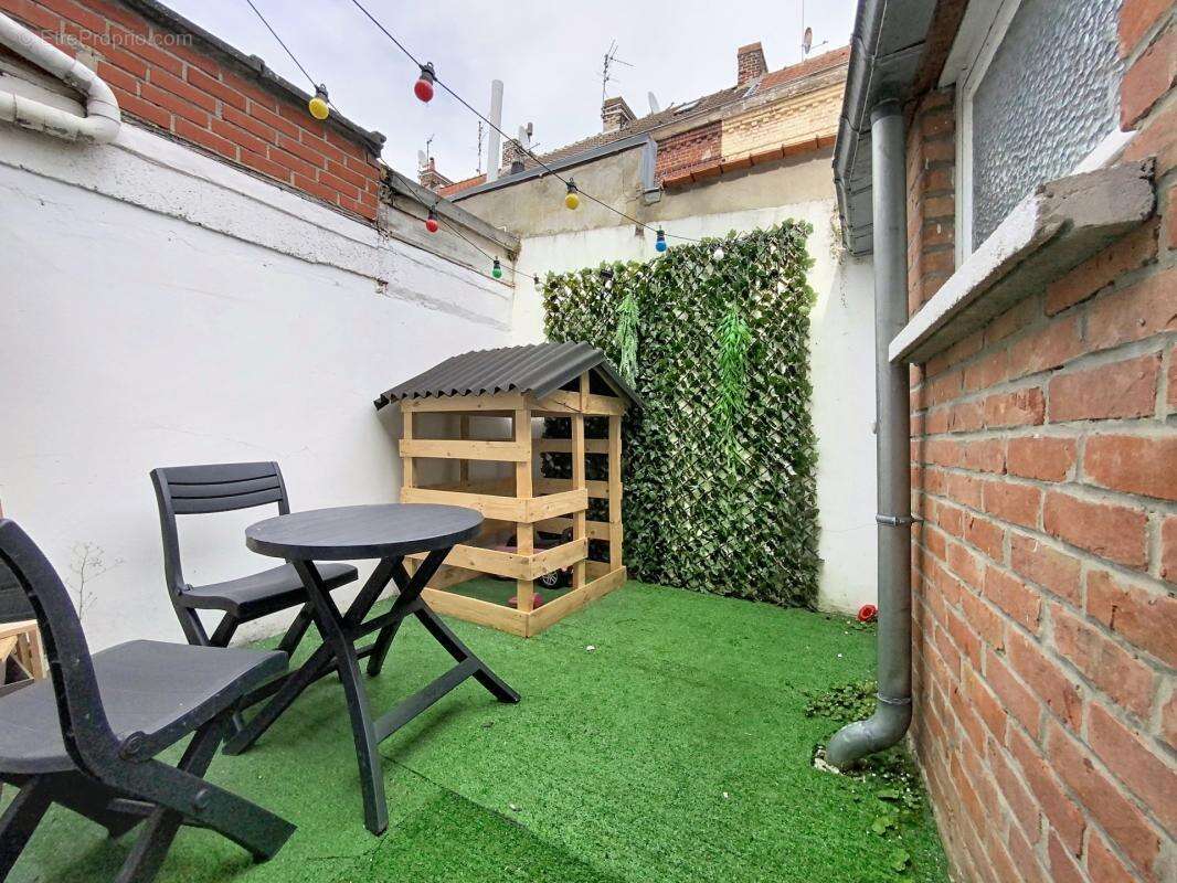 Maison 3 chambres et cour - photo 3
