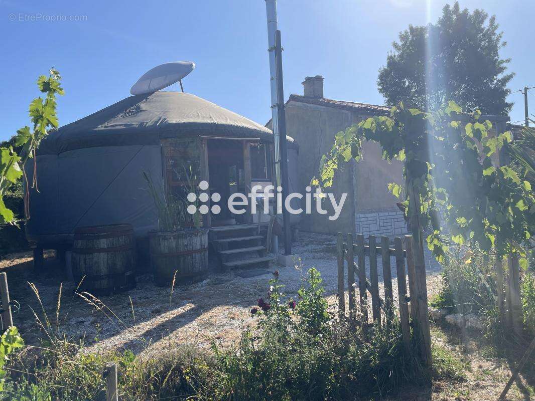 Maison à AUGE-SAINT-MEDARD