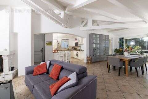 Maison 140 m² à Six-Fours-Les-Plages  - photo 2