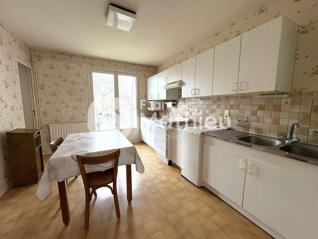 Appartement à PERONNAS