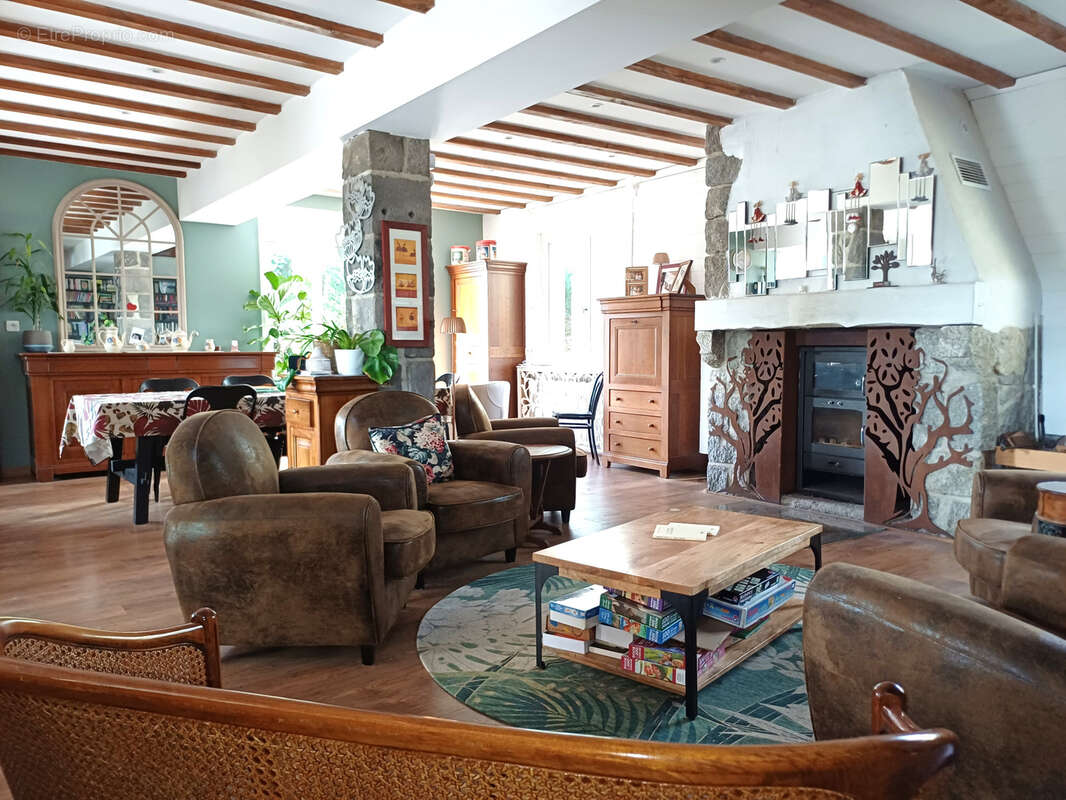 Maison à ESCOUTOUX