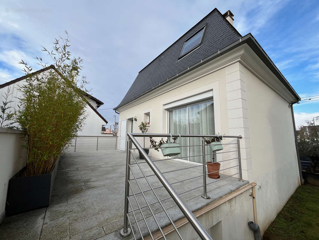 Maison à SARTROUVILLE