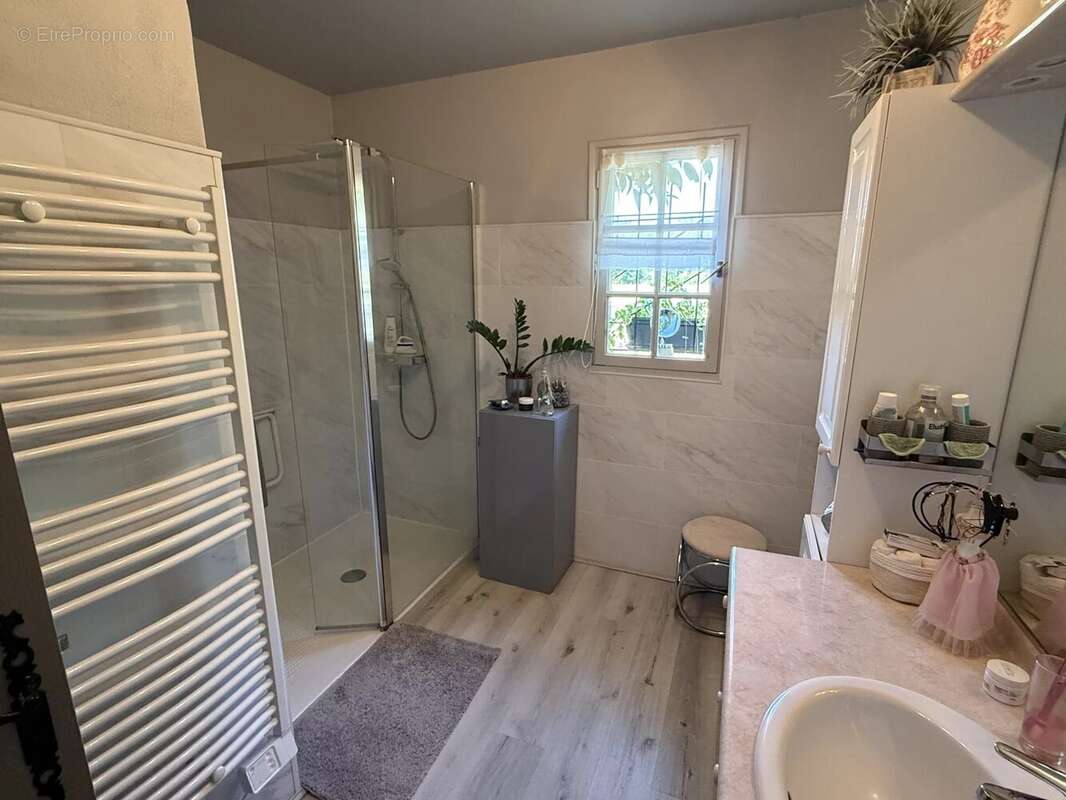 À 5 minutes de Nogaro, maison T4 de plain-pied avec 146 m² de dépendances, au calme, sur un terrain clos et arboré de 4 938 m² - photo 14