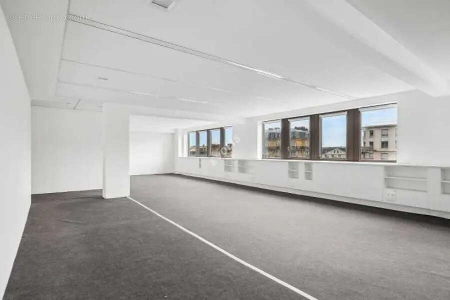 Commerce à SURESNES